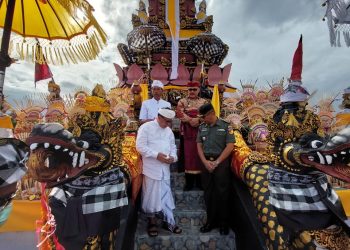 Pj Bupati Limi Mokodompit Resmikan Pura di Desa Dumoga Dua