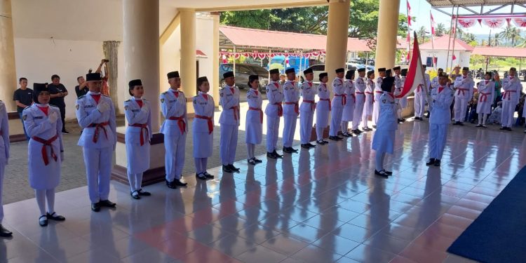 Pj Bupati Bolmong Limi Mokodompit Kukuhkan Paskibraka