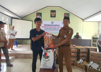 Dukung Program Ketahanan Pangan, Sangadi Bigo Serahkan Bantuan Pupuk dan Bibit Jagung Untuk Petani