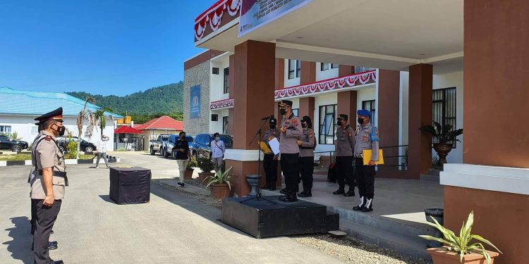 Dua Punggawa Polres Bolmut Resmi Berpindah Tugas