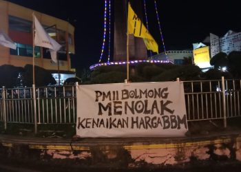 BBM Naik, PMII Bolaang Mongondow Bentangkan Spanduk Penolakan
