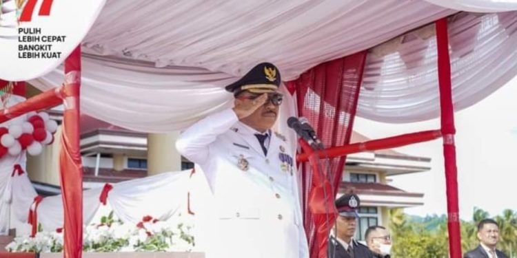 Pj Bupati Limi Mokodompit Inspektur Upacara HUT Kemerdekaan RI ke 77 Tahun