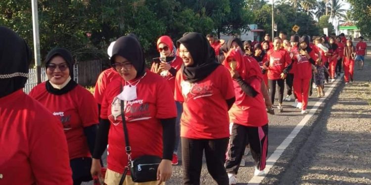 Relawan Pejuang Puan di Bolmut, Gelar Jalan Sehat Dan Baksos