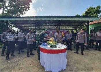 Kue Dan Tumpeng Jadi Surprise Kapolres Bolmut di HUT TNI ke-77