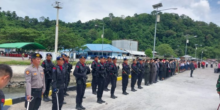 Bupati Limi Mokodompit Pimpin Upacara Hari Pahlawan dan Pelarungan Bunga