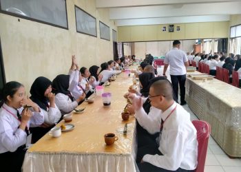 Peserta Latsar Menerima Makan-Minum