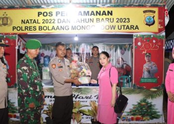 Bingkisan Kapolres Bolmut Bagi Petugas di Pos Operasi Lilin Samrat 2022