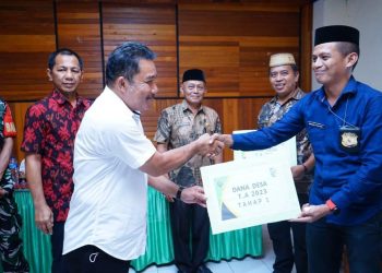 Desa Bigo Wakili Kaidipang Terima Simbolis Dana Desa Dan BLT 2023 