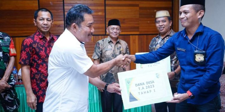 Desa Bigo Wakili Kaidipang Terima Simbolis Dana Desa Dan BLT 2023 
