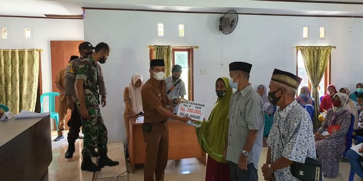Pesan Sangadi Bigo Saat Salurkan BLT Tahap Satu