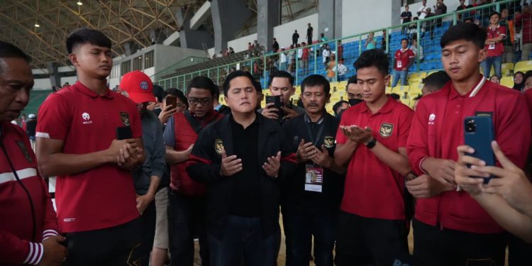 Indonesia Batal Tuan Rumah Piala Dunia U20, Ganjar dan Koster Diserbu Netizen