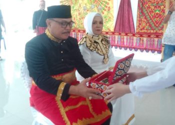 Limi Mokodompit Terima Gelar Adat Bogani