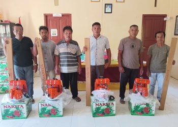 Melalui Dana Desa, Sangadi Komus I Salurkan Mesin Pemangkas Rumput 