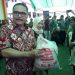 Pemerintah Peduli Pangan, PJ Bupati Bolmong Serahkan Bantuan Beras
