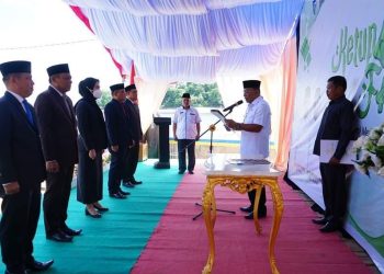 Bupati Bolmut Lantik 6 Pejabat Terbaik, Satunya Kadis Dispendukcapil 