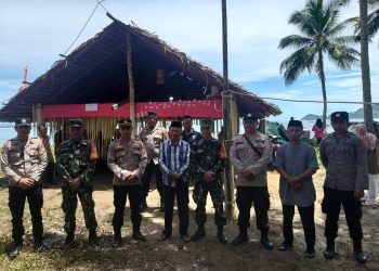 Polri dan TNI Jaga Keamanan Lebaran Ketupat di Kecamatan Pinogaluman