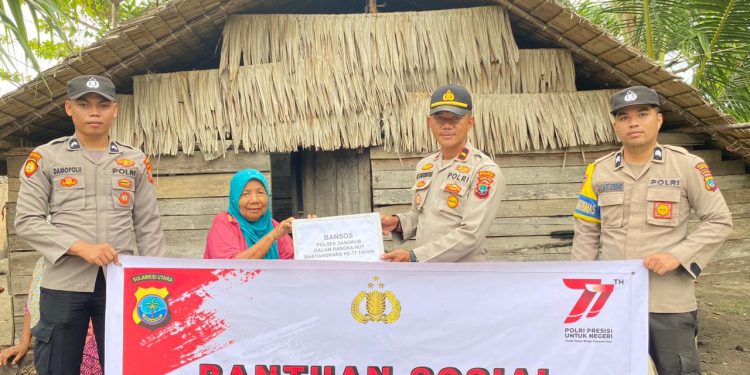 Aksi Sosial Polsek Sangkub, Serahkan Bansos Kepada Masyarakat Kurang Mampu 