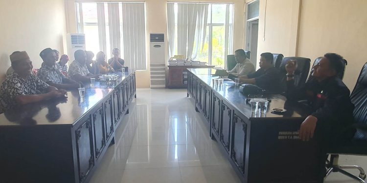 Pilsang Ditunda, Warga Biontong 1 Mengadu Dan Ungkap Sejumlah Fakta di DPRD Bolmut