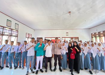 Didepan Pelajar, Kapolsek Sangkub Beri Materi Penguatan Bela Negara 