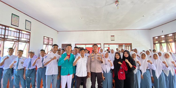 Didepan Pelajar, Kapolsek Sangkub Beri Materi Penguatan Bela Negara 