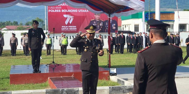 Pimpin Upacara HUT Bhayangkara ke-77, Ini Amanat Jokowi Dibacakan Kapolres Bolmut