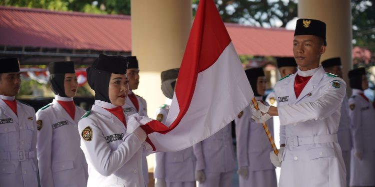 Pengukuhan Paskibraka Bolmong Dihiasi Rasa Haru Orang Tua