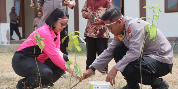 Lestarikan Negeri, Polres Bolmut Gelar Kegiatan Penanaman Pohon