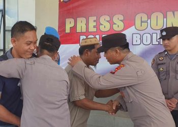 Momen Pelaku Dan Korban Mobil Pick Up Cabe Merah Berpelukan, Dan Janji Kapolres Bolmut