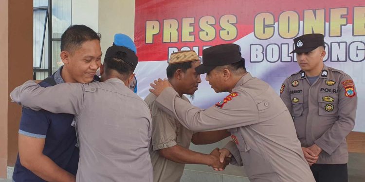 Momen Pelaku Dan Korban Mobil Pick Up Cabe Merah Berpelukan, Dan Janji Kapolres Bolmut