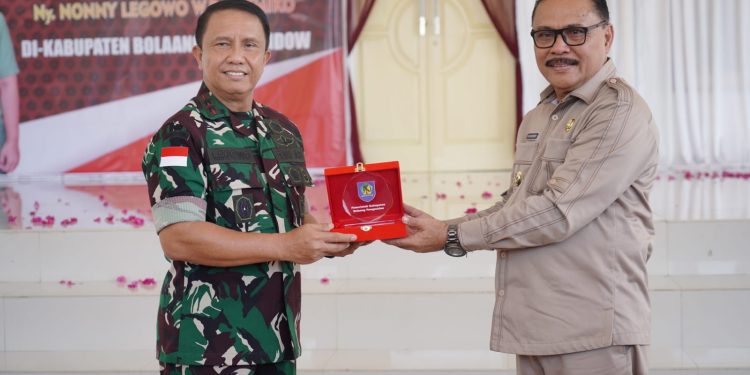 Pangdam XIII Merdeka Diterima Langsung Limi Mokodompit di Rumah Dinas 