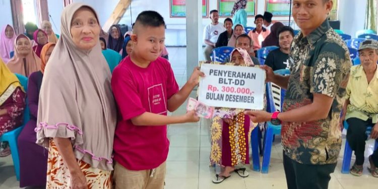 45 Kepala Keluarga Desa Bigo, Terima Bantuan BLT Tahap Akhir 2023 