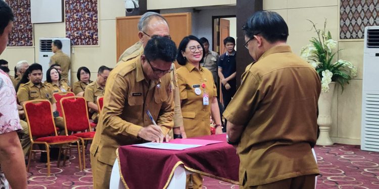 Tahlis Terima Jabatan Kadis Koperasi dan UMKM Provinsi Sulut