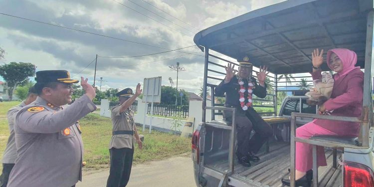 Mobil Patroli Iringi Kepergian Kompol Haris Mokodompit Dari Mapolres Bolmut
