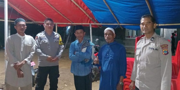Polsek Pinogaluman Tempatkan Anggota Jaga Sholat Tarawih Berlangsung 