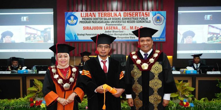 Penjabat Bupati Bolmut Sirajudin Lasena Resmi Menyandang Gelar Doktor