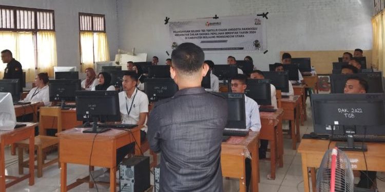 Puluhan Pendaftar Ikuti Seleksi Tertulis Calon Panwascam di Bolmut 