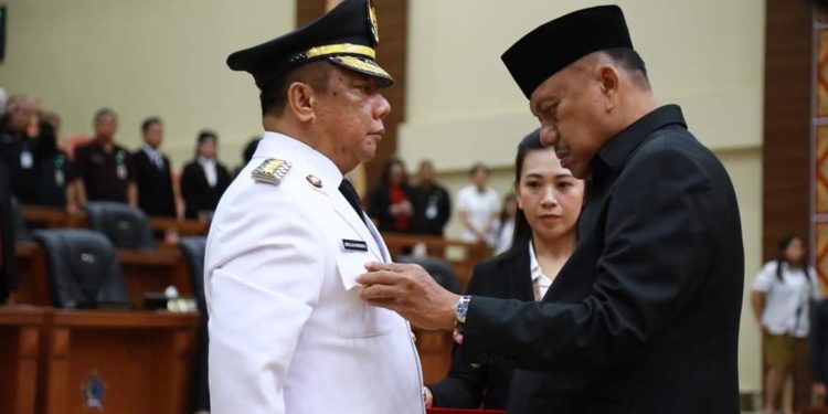 Gubernur Melantik Sekda Bolmong Abdullah Mokoginta Penjabat Walikota Kotamobagu
