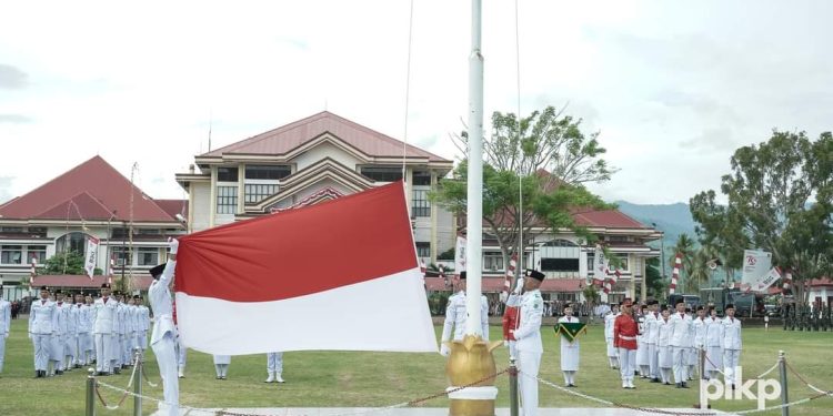 Pengibaran Bendera Peringatan HUT RI ke-79 Kabupaten Bolmong Berlangsung Khidmad