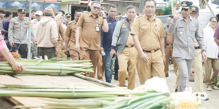 Kadis Ketahanan Pangan Dampingi Pj Bupati Operasi Pasar