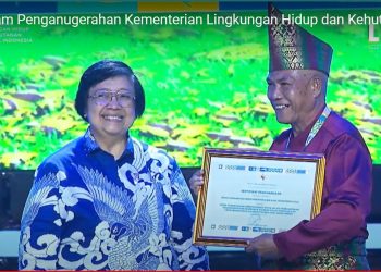 DLH Bolmong Terima Penghargaan Kementerian Lingkungan Hidup dan Kehutanan