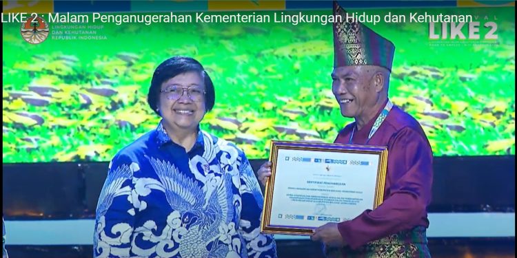 DLH Bolmong Terima Penghargaan Kementerian Lingkungan Hidup dan Kehutanan