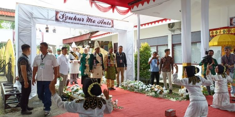 Paslon ‘The Winner’ Diantar Ribuan Masa Mendaftar di KPU Kotamobagu