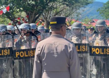 53 Personel Polres Bolmut Kawal Pendaftaran Calon Kepala Daerah di KPUD Bolmut