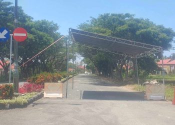 Polisi Dan Dishub Rekayasa Lalin Depan Kantor KPUD Bolmut