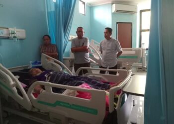 Jenguk Pasien Di RS. Pobundayan Sosok Suri Taudalan Tercermin Dalam Pribadi dr.Weny Gaib 