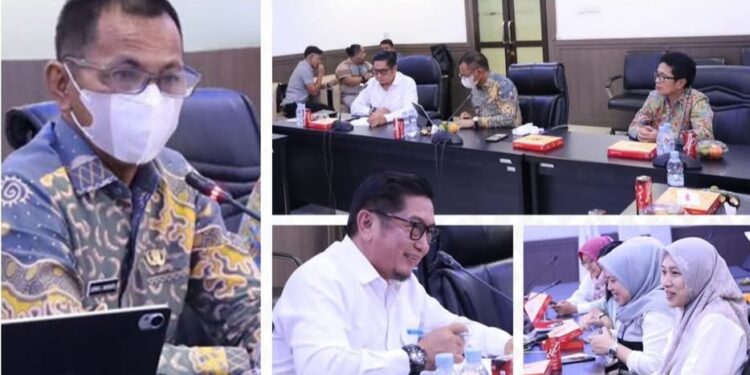 Pj Bupati Bolmong Hadiri Penandatanganan Naskah Hibah dan BAST BMN Lapangan-Tribun Olahraga