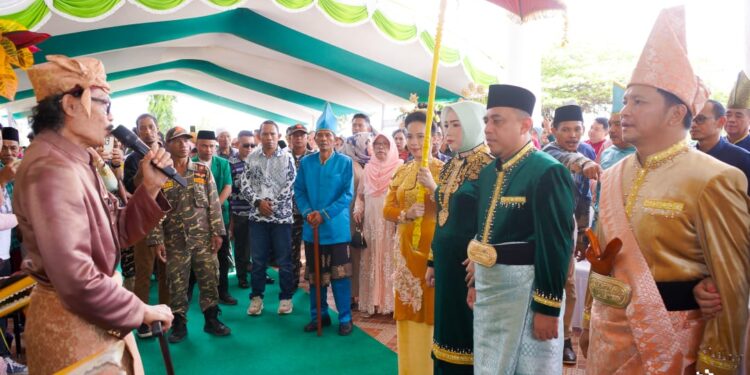 Yusra Al-Habsyi Terima Gelar Adat ‘Punu’