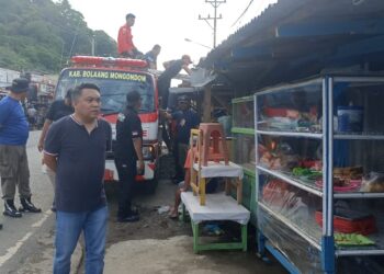 Satpol PP Bolmong dan Unsur Forkopimcam Bolaang Tertibkan Pasar Kelurahan Inobonto