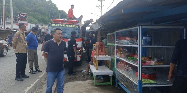 Satpol PP Bolmong dan Unsur Forkopimcam Bolaang Tertibkan Pasar Kelurahan Inobonto