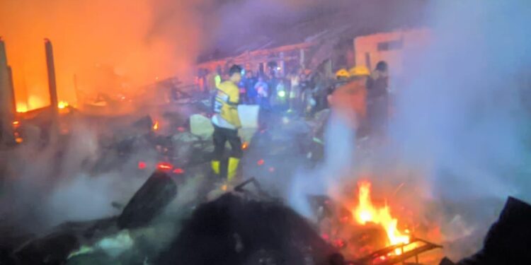 Kobaran Api Pasar Lolak Lalap 15 Kios dan 20 Lapak Pedagang